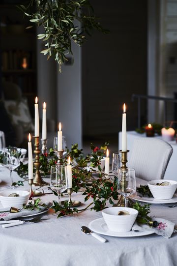 Christmas table centerpiece ideas - how to elevate your festve tablescape