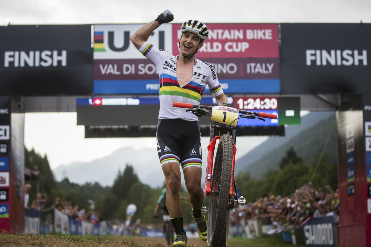 Nino Schurter celebrates his World Cup sweep