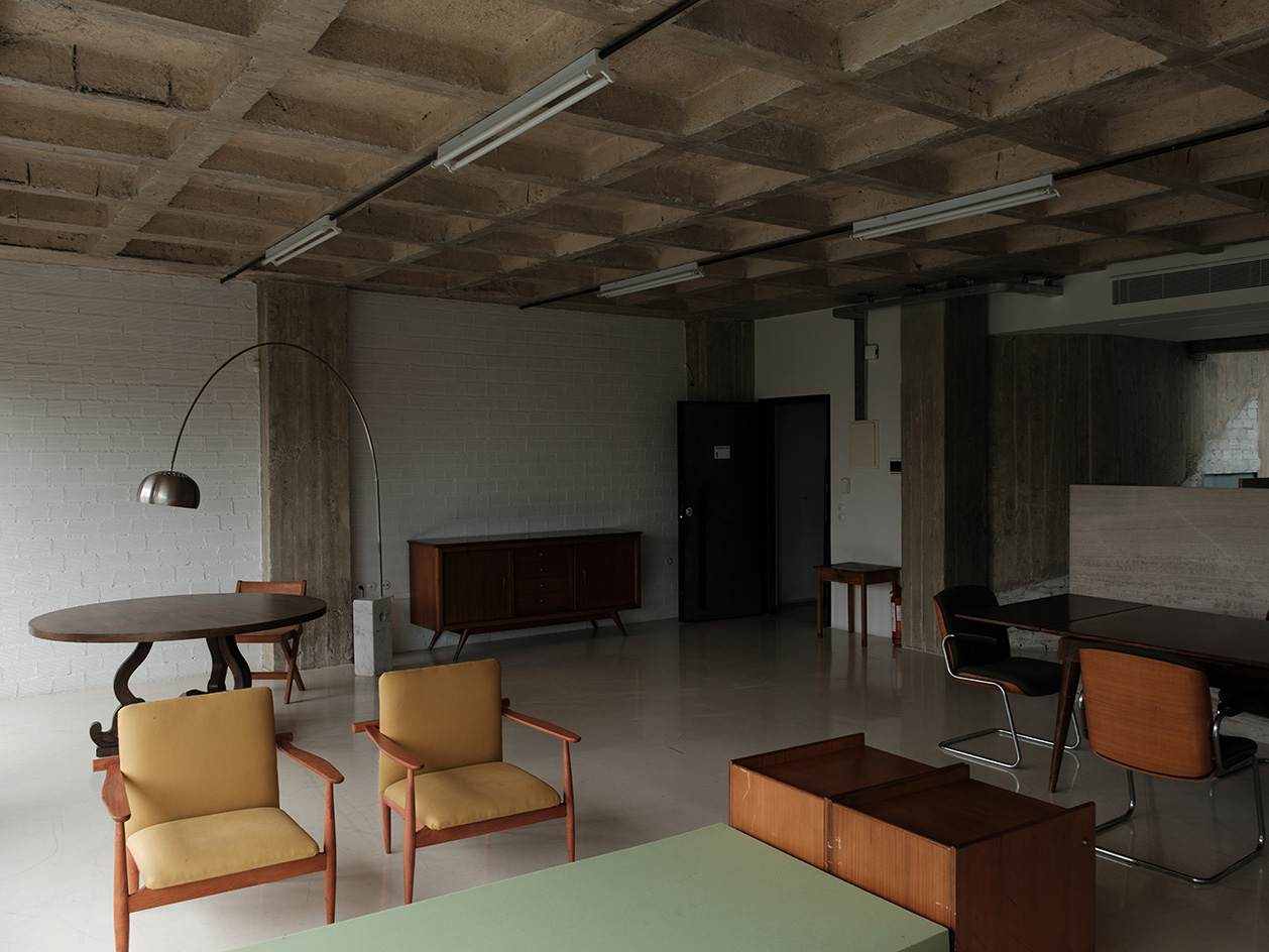 1OAM lofts interiors, midcentury furniture and raw brutalist concrete surfaces