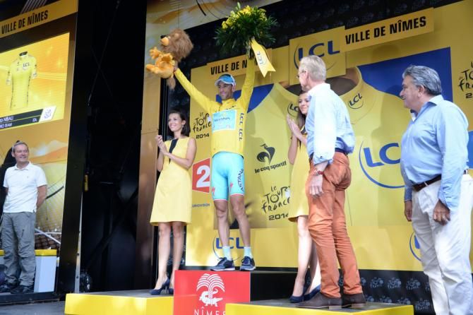 Vincenzo NIbali (Astana) adds another yellow jersey and lion to the collection