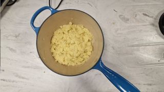 Braun MQ9199XL finished mashed potatoes in a blue le creuset paner