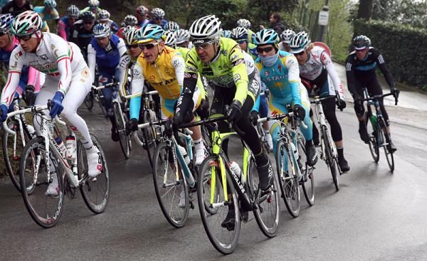 Diego Caccia (ISD - Neri) at the front of the bunch