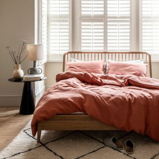 Burnt orange bedding in bedroom