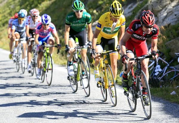 Cadel Evans leads the chase for the final 10km