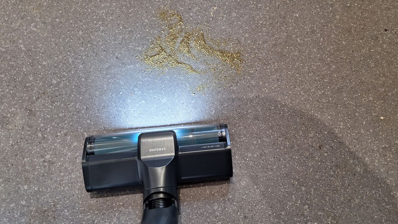 During fine debris suction test on lino using Samsung Bespoke AI Jet Ultra