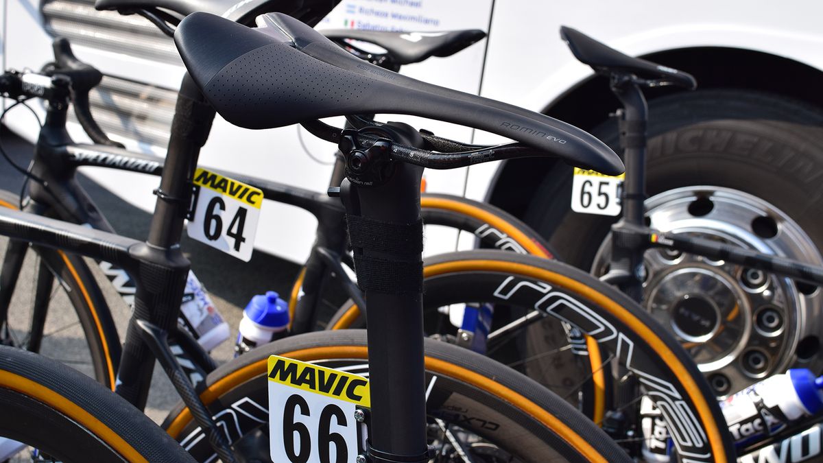 Yves Lampaert ran an in-line S-Works Pave seat post instead of the usual setback version