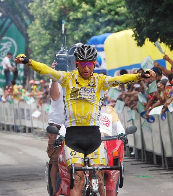 Jairo Perez (Empresa de Energia de Boyaca Ebsa) soloed to victory on stage three and took over the race lead.