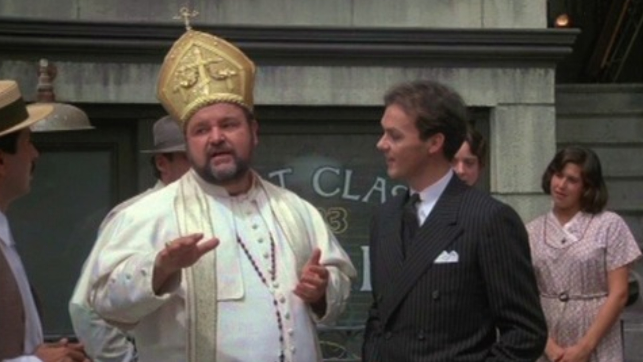 Dom DeLuise y Michael Keaton en Johnny Dangerously