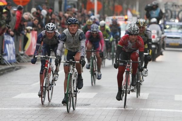 The chase group comes to the line