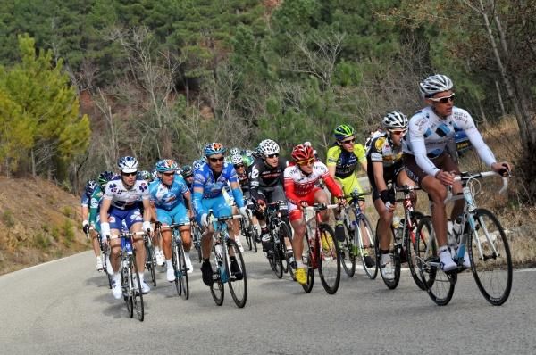 The peloton climb together