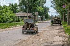 Soldiers on the outskirts of Sievierodonetsk