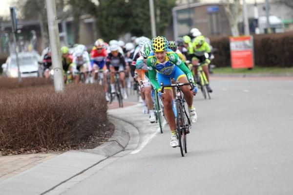 Sharon Laws (AA Drink) drove the pace higher once the race reached the final 30 kilometres
