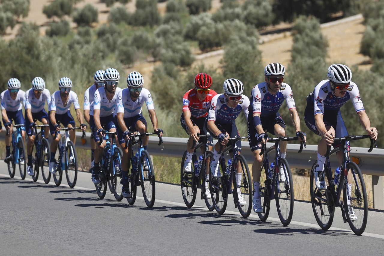 Vuelta Espana 2022 - 77th edition - 15th stage Martos - Sierra Nevada 152,6 km - 04/09/2022 - Quick-Step Alpha Vinyl Team - photo Luis Angel Gomez/SprintCyclingAgency&Acirc;&copy;2022