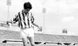 Omar Sivori in action for Juventus in 1960/61.