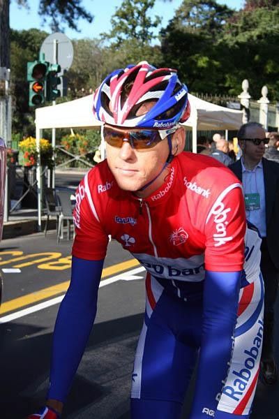 Koos Moerenhout (Rabobank) rides in service of three-time World Champion Oscar Freire