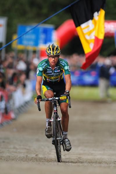 Sven Nys (Landbouwkrediet) crosses the finish for second place.