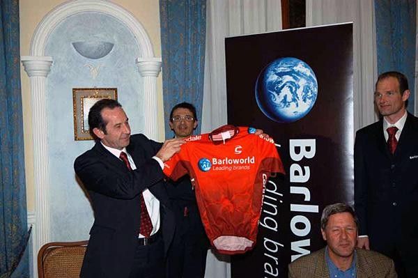Claudio Corti likes the new jersey, which reminds him of Saeco