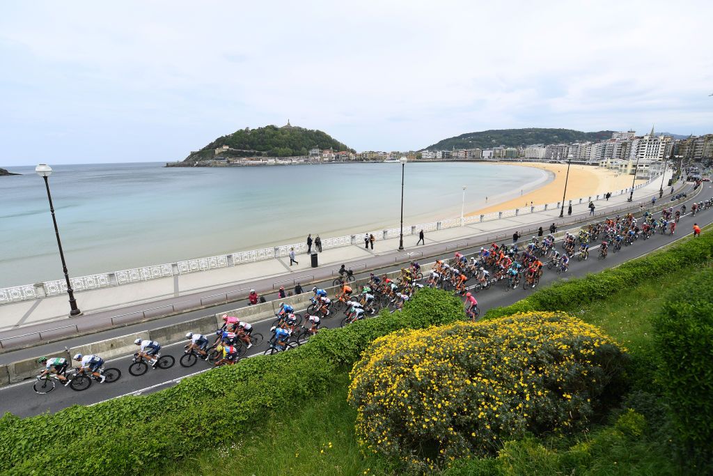 ONDARROA SPAIN APRIL 09 The Peloton passing through Hondarribia beach during the 60th ItzuliaVuelta Ciclista Pais Vasco 2021 Stage 5 a 1602km stage from Hondarribia to Ondarroa Landscape itzulia ehitzulia on April 09 2021 in Ondarroa Spain Photo by David RamosGetty Images