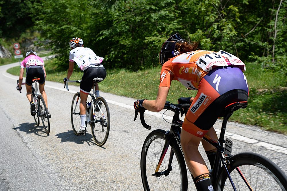 The front of the race is back to being three strong after Niewiadoma catches on the descent at Giro Rosa 2016 - Stage 6