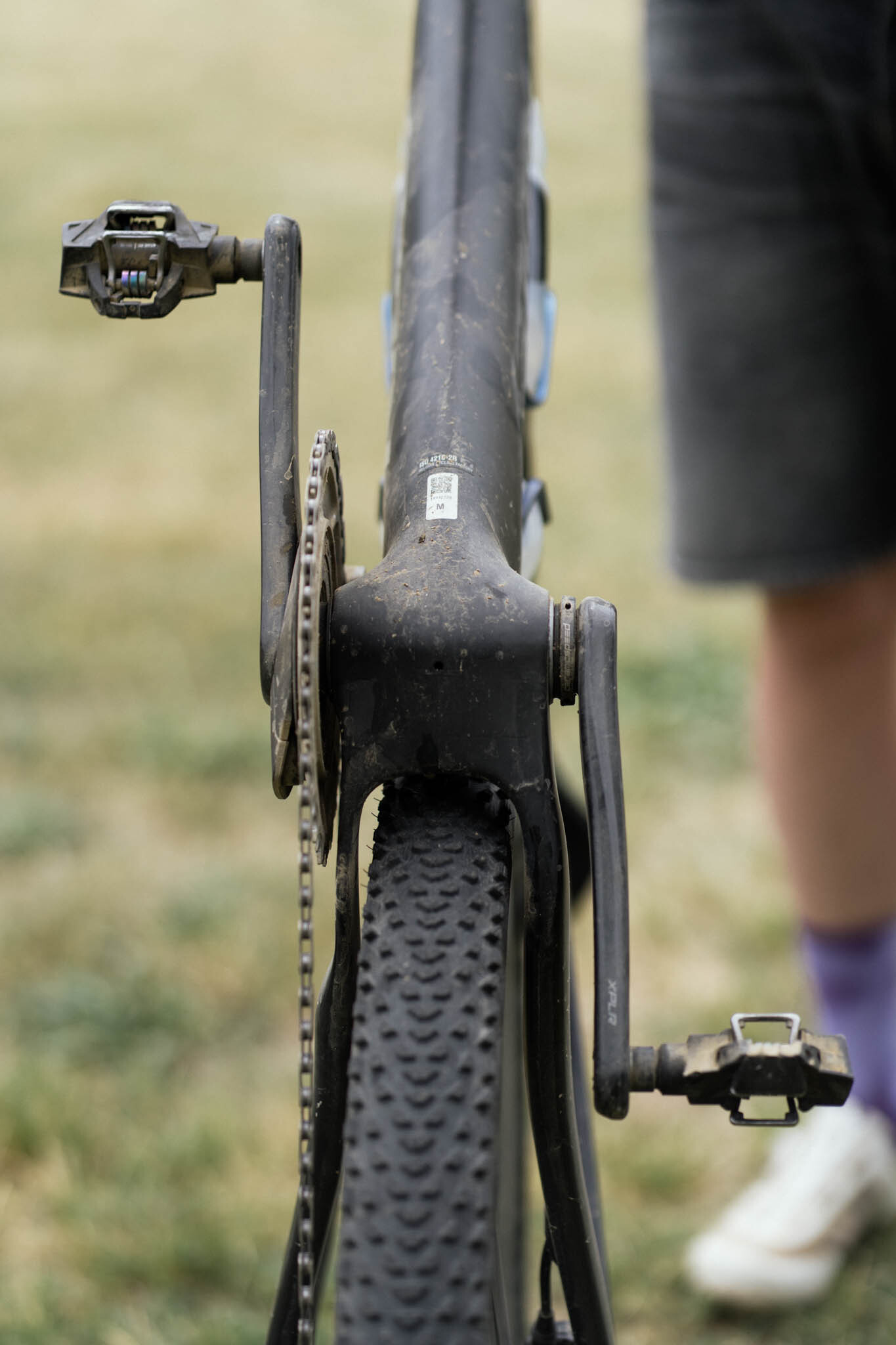 Bicicleta de cascalho Aero Ridley, protótipo preto fosco da Traka 2026.