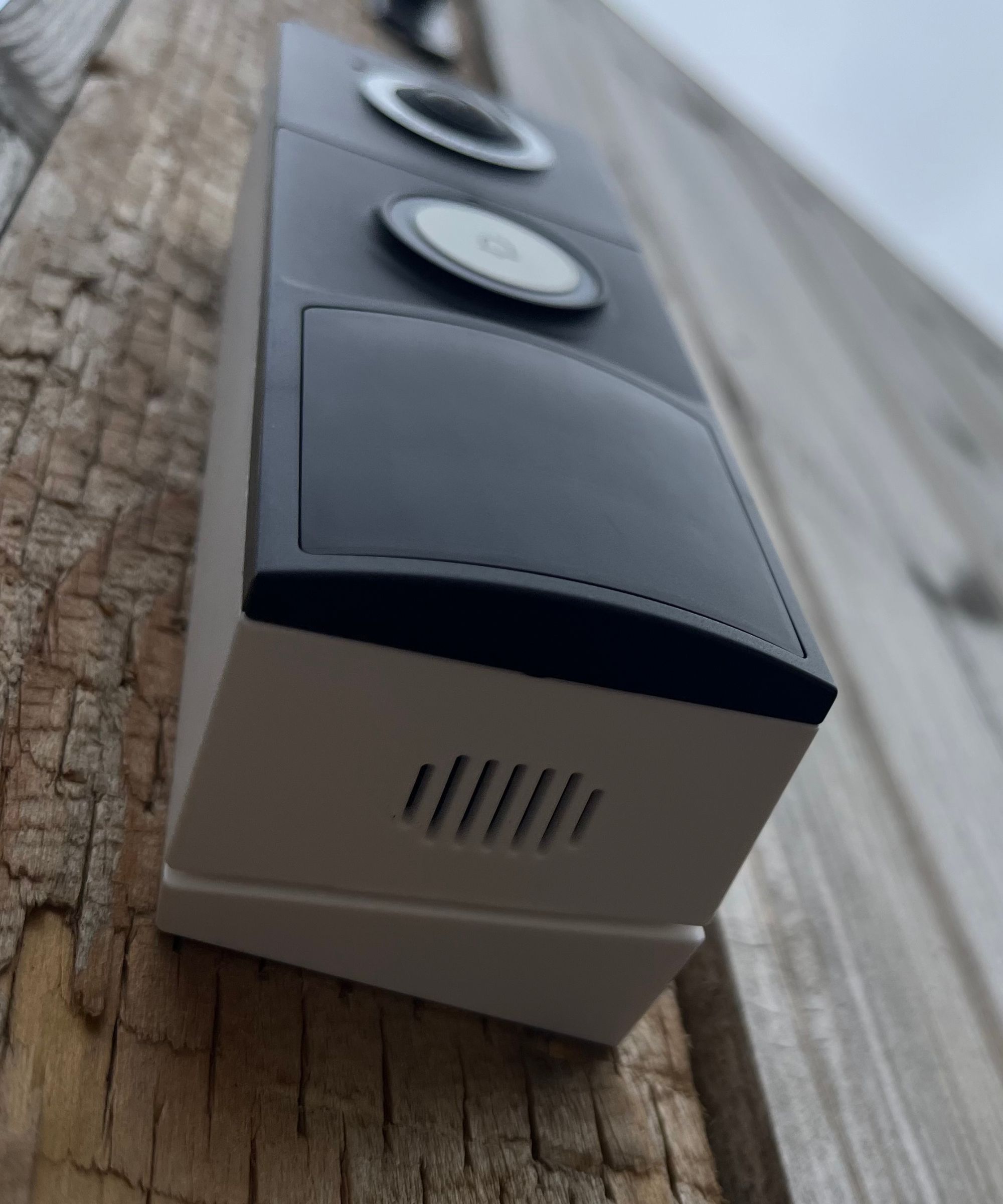 Looking underneath the Tapo D235 you can see the speaker