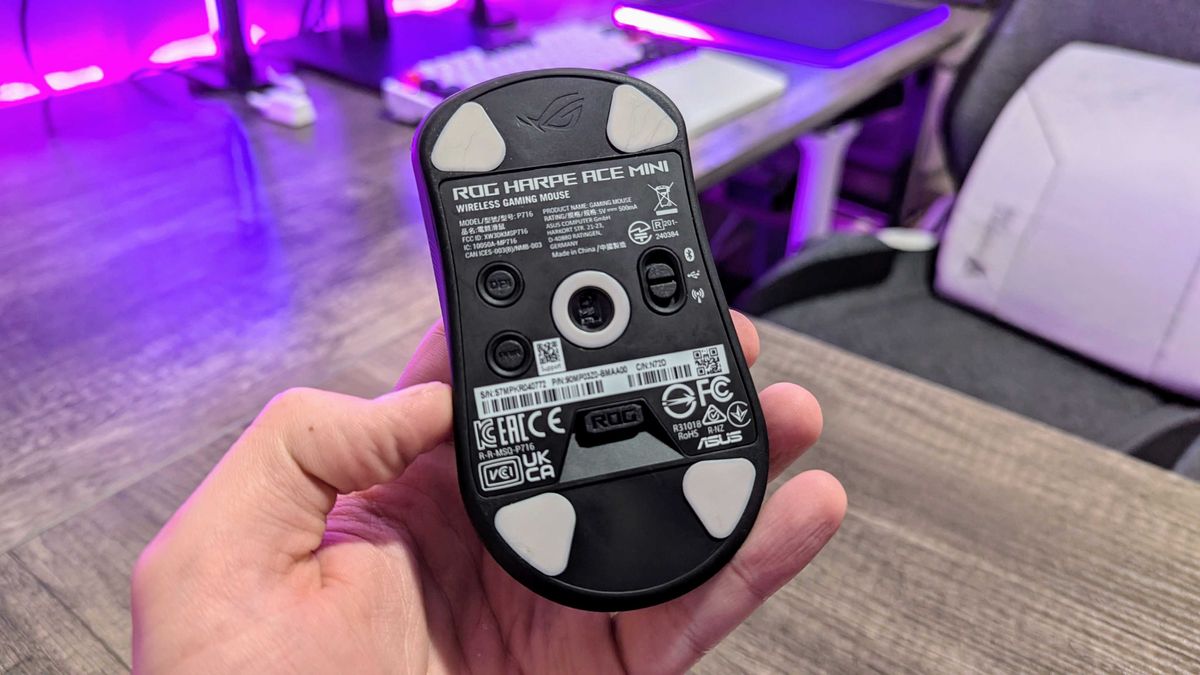 Image of the ASUS ROG Harpe Ace Mini wireless gaming mouse.