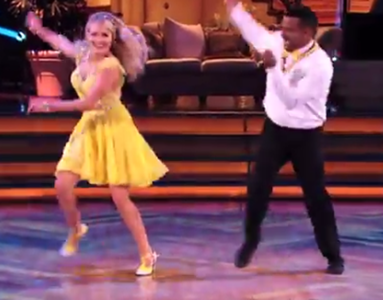 18 years after Fresh Prince, Alfonso Ribeiro finally performs &amp;#039;The Carlton&amp;#039; again