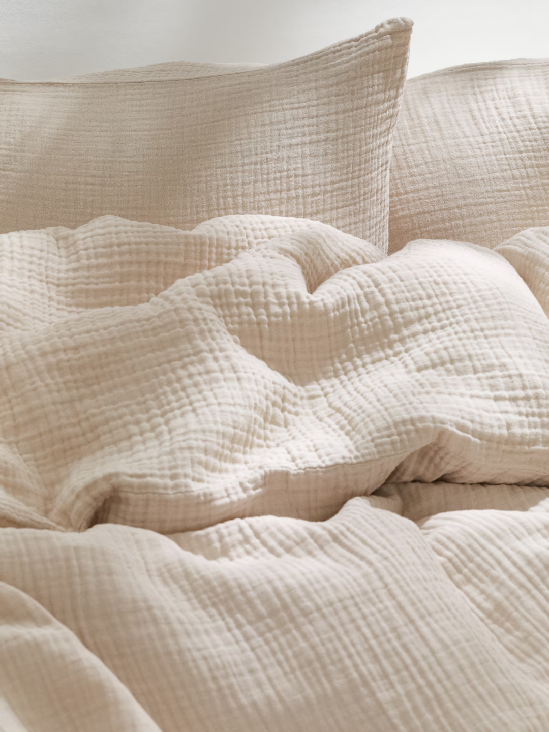 A bedding set in light beige muslin from H&amp;amp;M