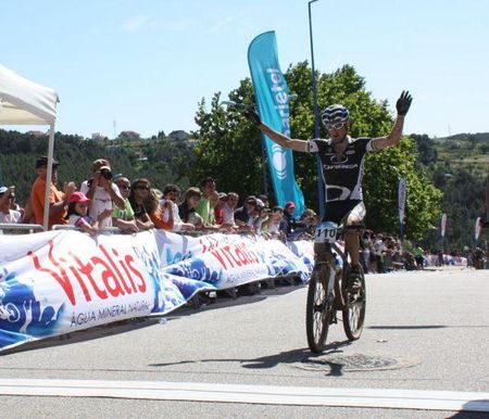 I&ntilde;aki Lejarreta (Orbea) wins in Portugal.