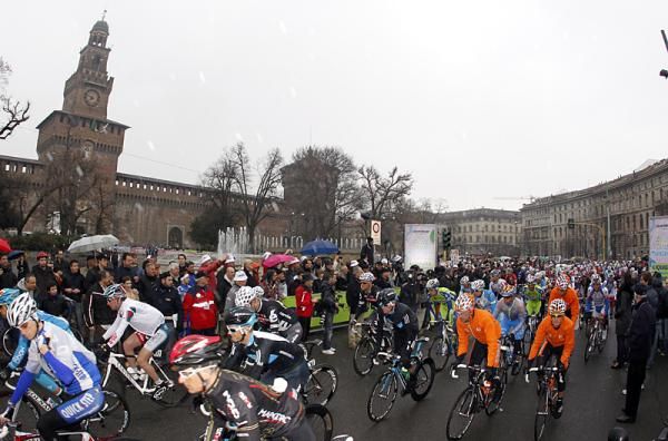 Racers before the start of Milan - San Remo