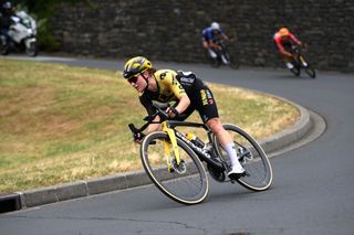 Tour de France Femmes 2023: Eva van Agt (Jumbo-Visma) pulling away from her break companions on the descent