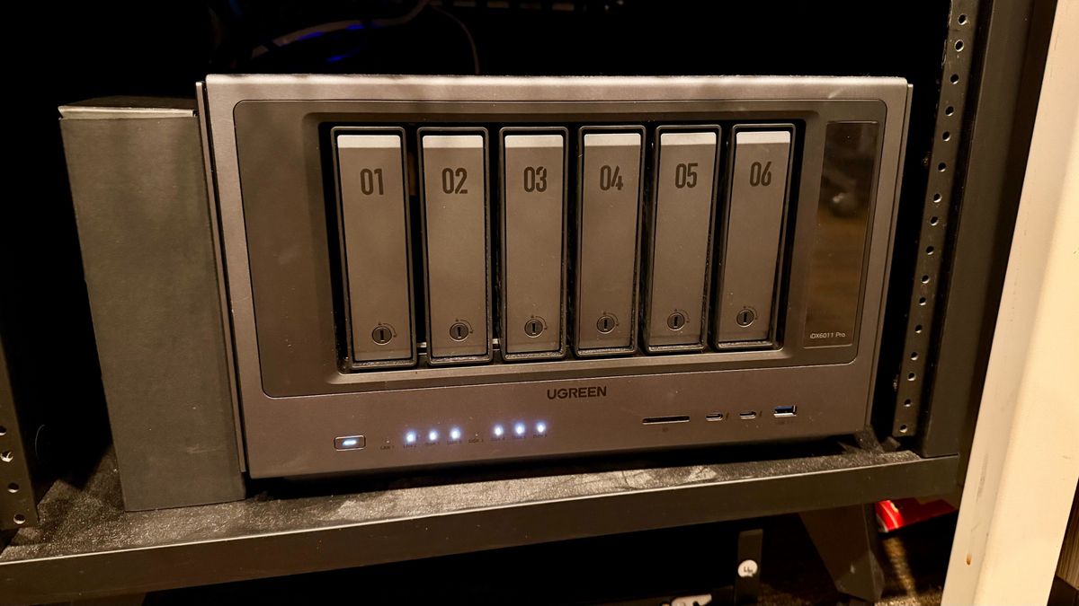 UGREEN AI NAS