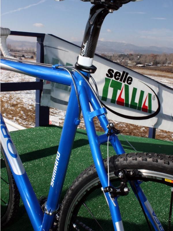 There's nothing fancy going on with the twin S-bend seat stays but as Georgia Gould (Luna) has shown on multiple occasions, it certainly gets the job done.