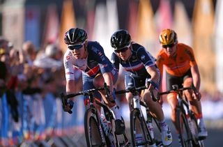 Hannah Barnes (Great Britain) with Audrey Cordon (France) and Blaak in the breakaway