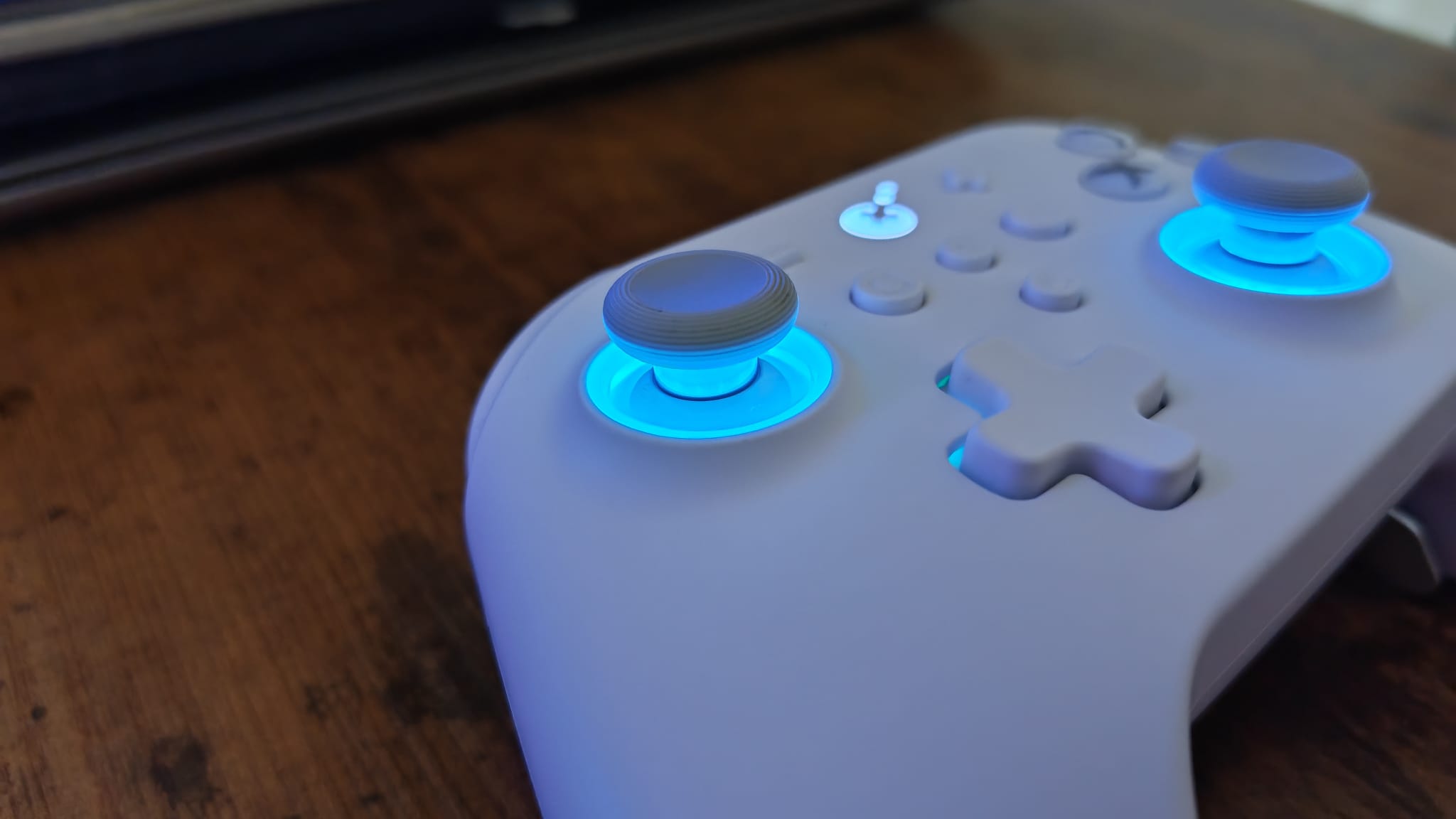 The RGB sticks on the Gulikit KK3 Max