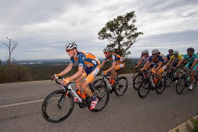 Pat Shaw and Sam Davis (Huon Salmon-Genesys) control the pace on Stage 3