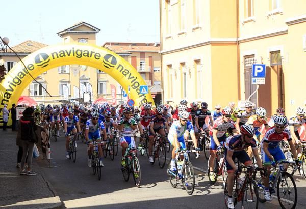 Racers roll out for stage 3