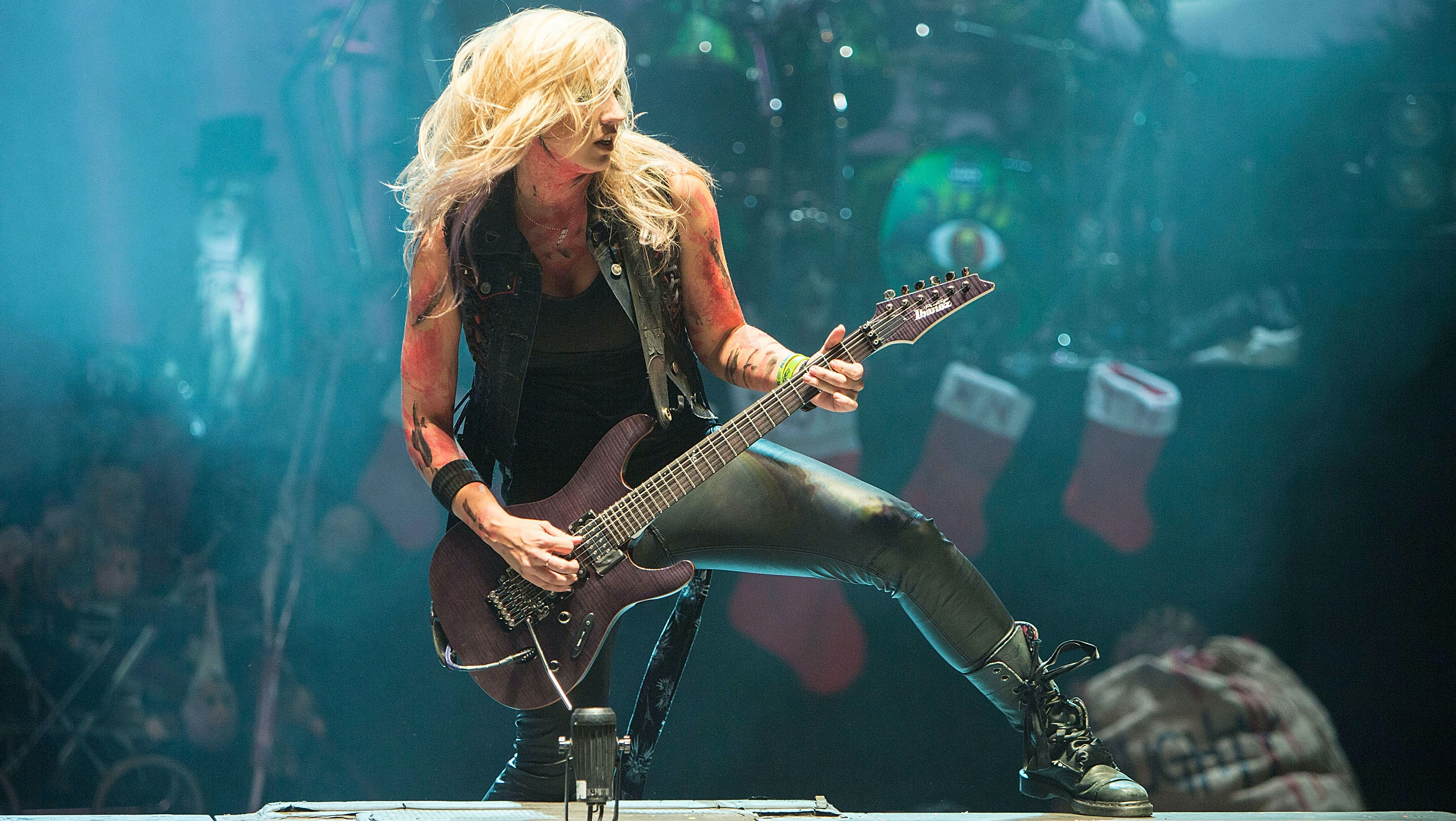 Nita Strauss Is The Hard-Working Guitar Hero That Rock…