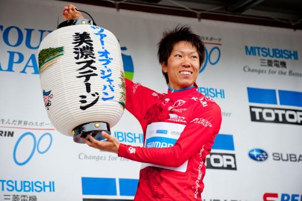 Mountains classification leader Hatanaka Yusuke (Shimano Racing) in the red jersey