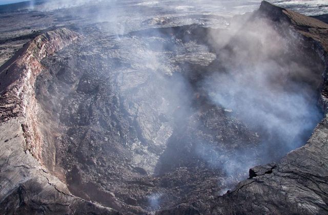 kilauea crater collapse