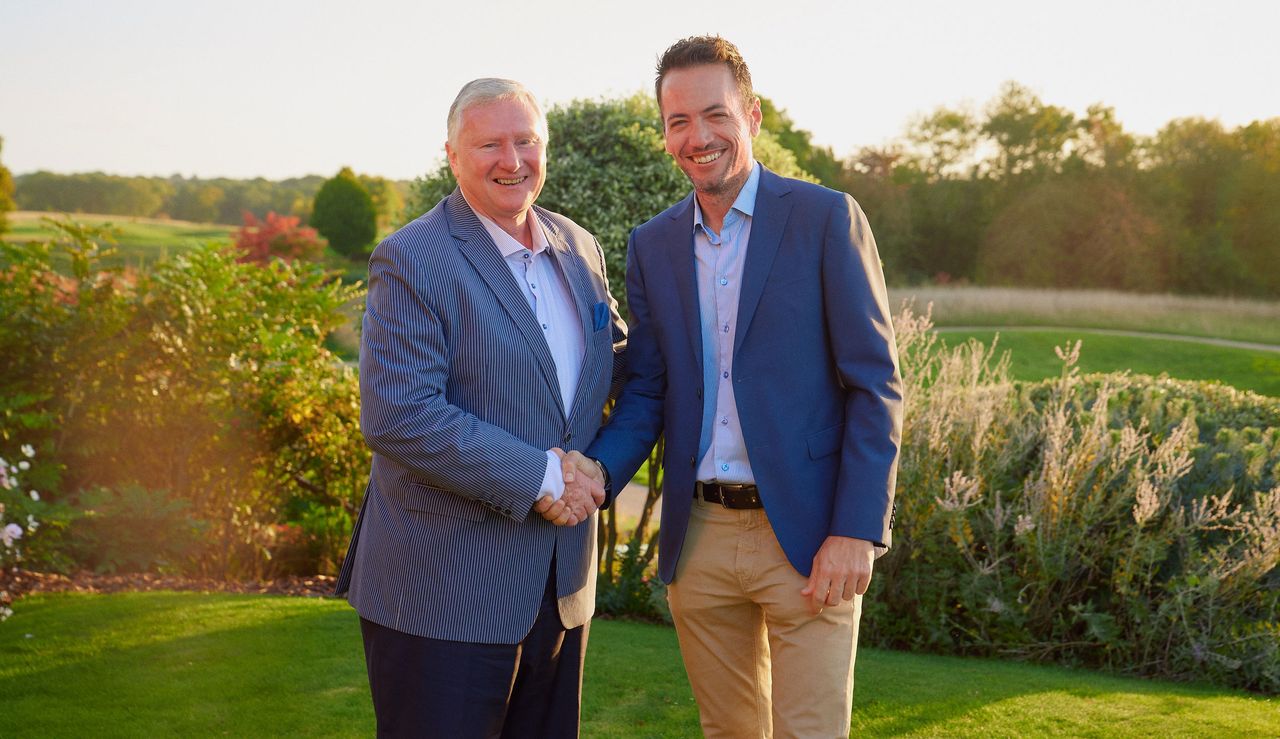 Dougherty shakes hands with the Chairman of the Golf Foundation