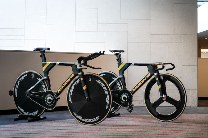 The pursuit and sprint/bunch-race configurations of the new 2020 Argon 18 Electron Pro side by side, ready for the UCI Track World Championships in Berlin