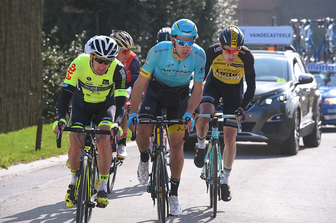 Laurens De Vrees (Astana) in the early break