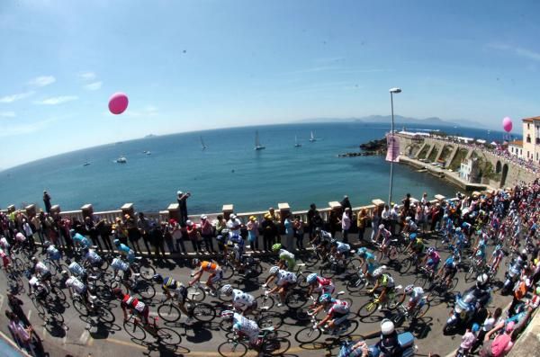 The Giro peloton rolls out of Piombino