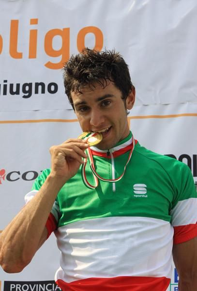 U23 champion Stefano Agostini on the podium with his champion's jersey and gold medal.