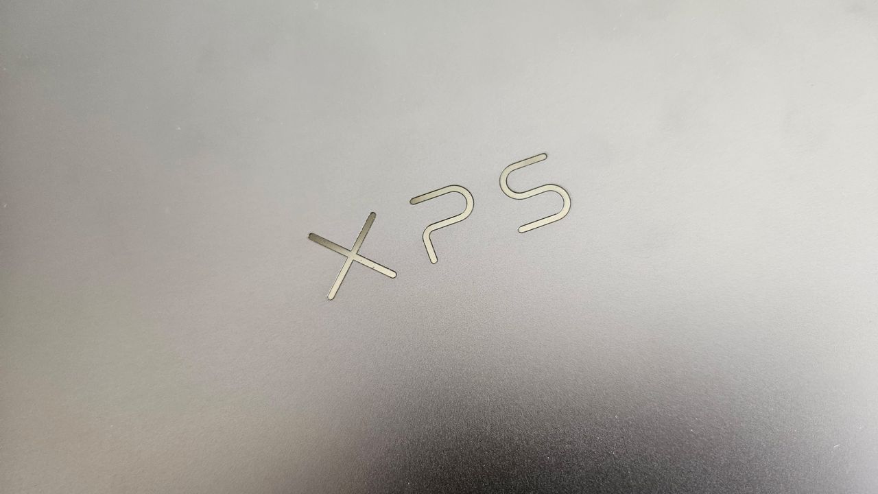 The XPS 14 (2026) on a desk