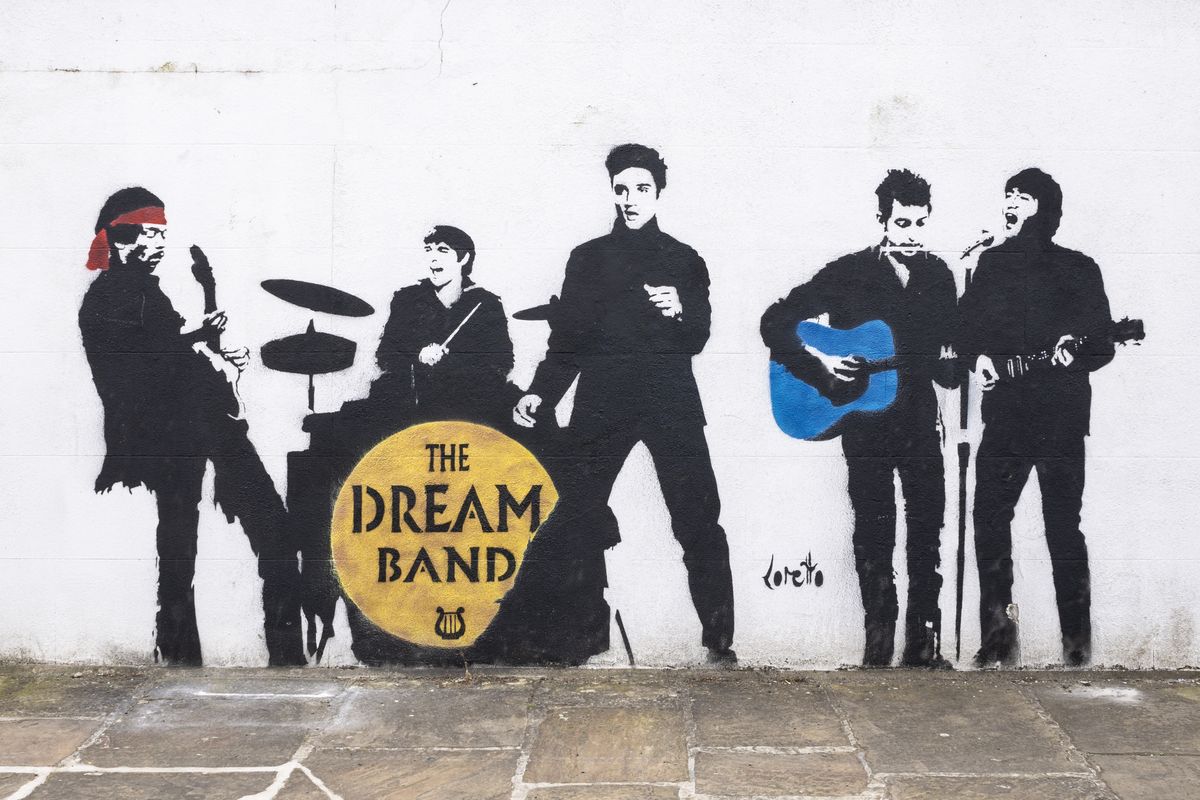 Image of a graffiti of "The Dream Band", taken on the Sigma 18-50mm f/2.8 DC DN | C Canon RF