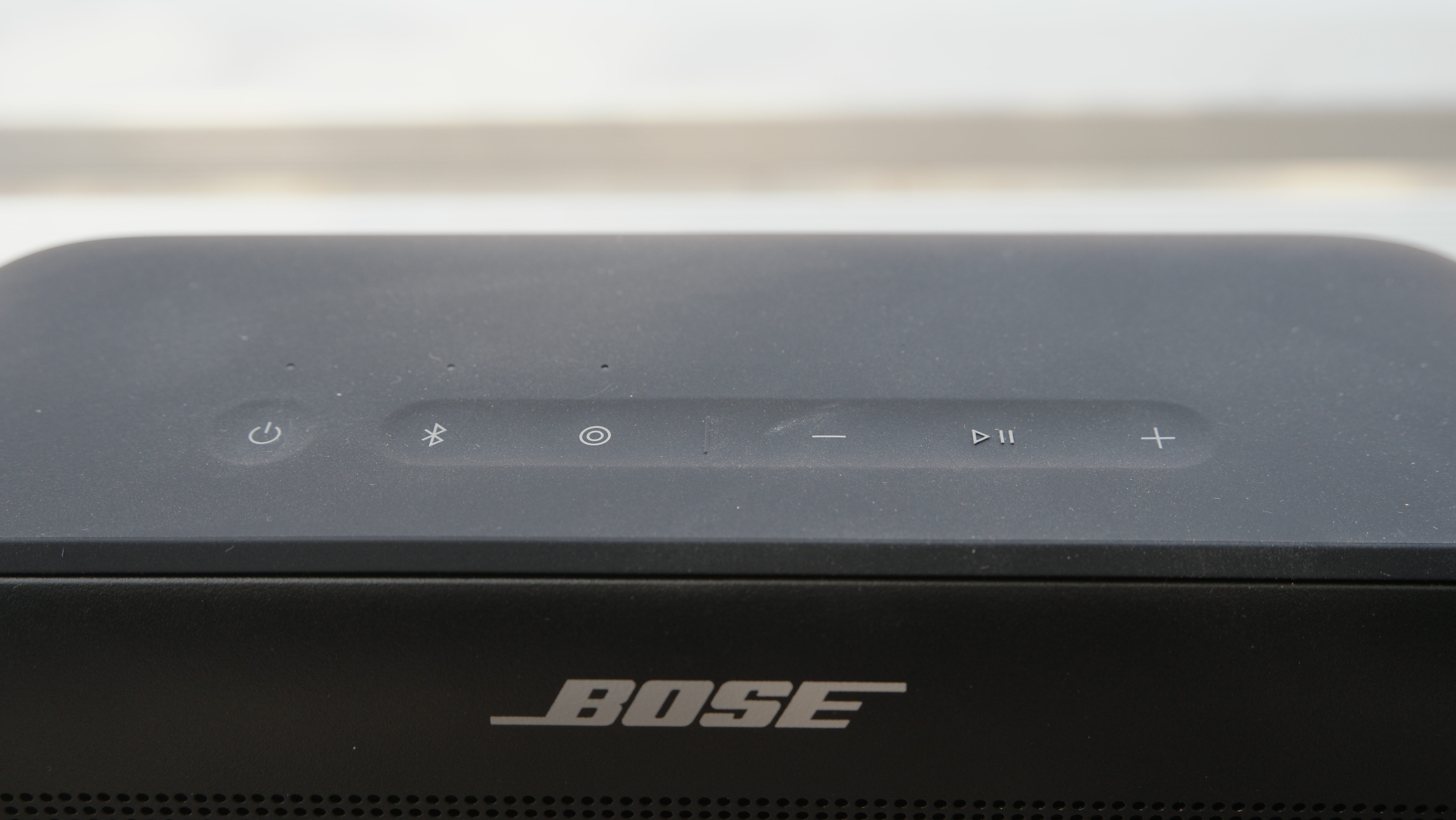 Bose SoundLink Plus top panel controls