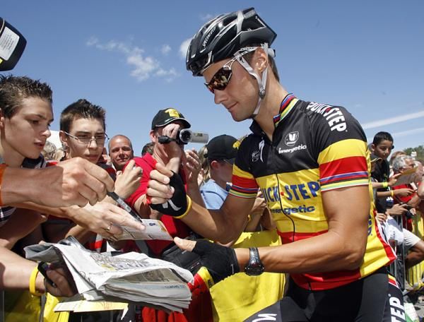 Tom Boonen signs autographs in Le Cap d'Agde.