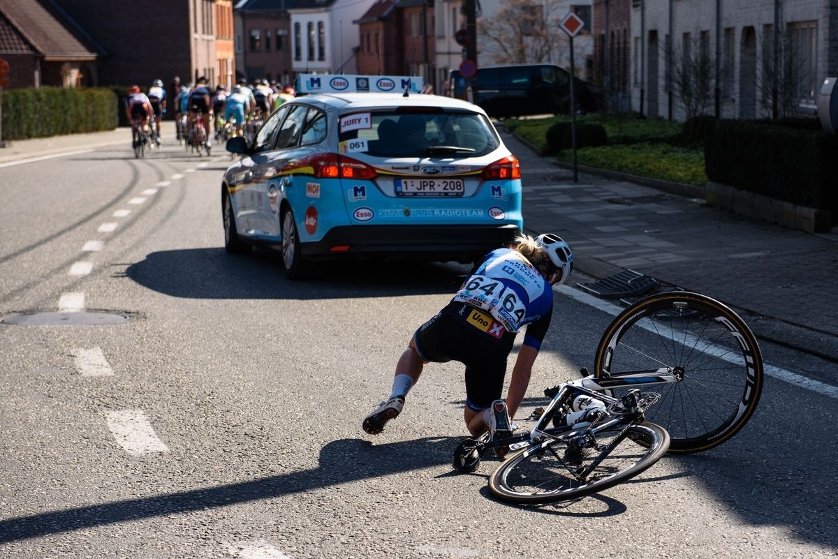An early crash for Janicke Gunvaldsen (Hitec Products)